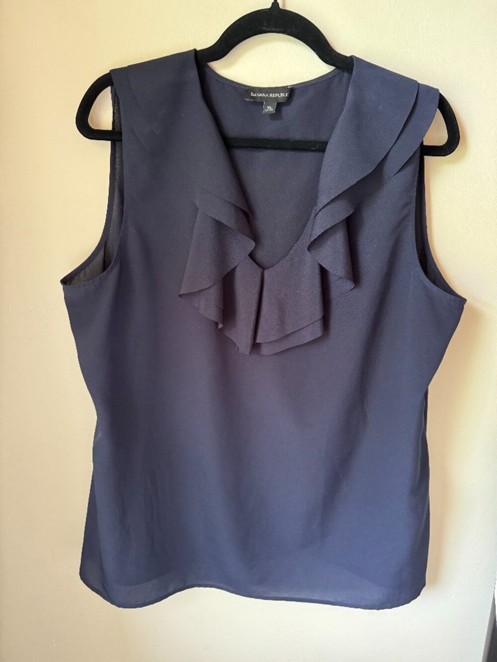 Navy Blue Banana Republic Ruffled V-Neck Sleeveless Blouse | Size XL